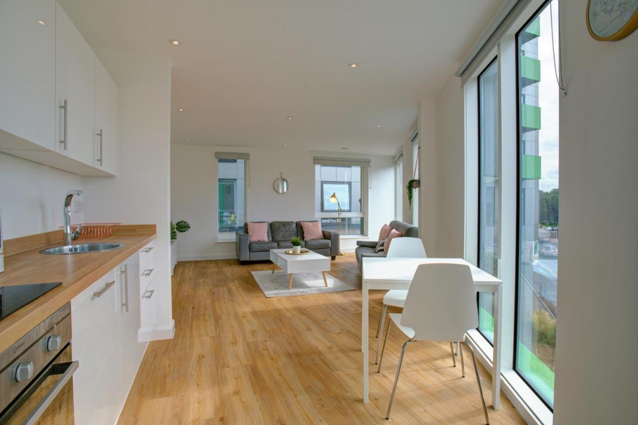 Lovely 2-Bed Apartment In Manchester With Parking Exterior foto