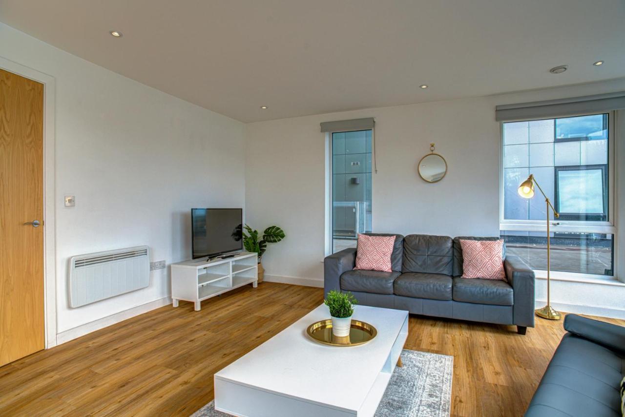 Lovely 2-Bed Apartment In Manchester With Parking Exterior foto