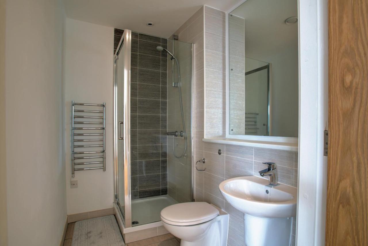 Lovely 2-Bed Apartment In Manchester With Parking Exterior foto